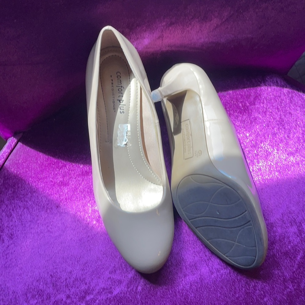 Nude color heels size 6.5